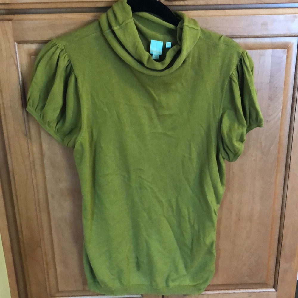 Green short sleeve sweater MAKE ME AN OFFER